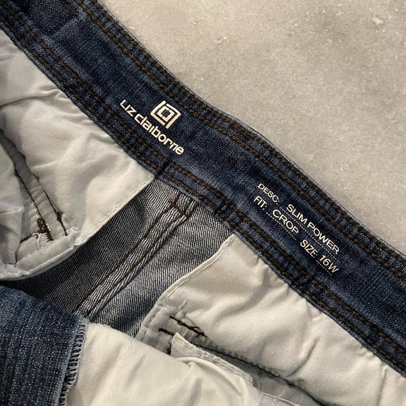 Liz Claiborne Size 16W Slim Power Cropped Blue Stretch Denim Jeans Shorts - Picture 11 of 11